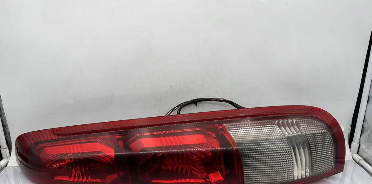 Feu arrière droit NISSAN T30 occasion