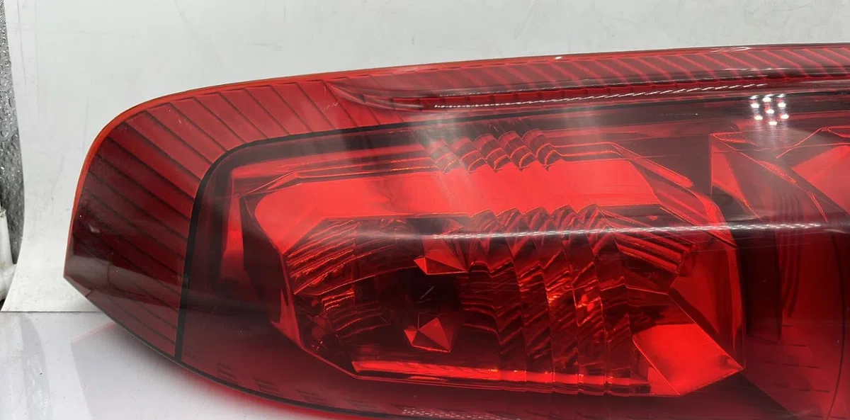 Feu arrière droit NISSAN T30 occasion