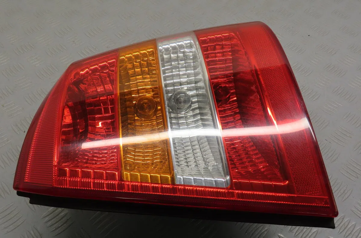 Feu arrière droit Opel ASTRA G 3-5 portes (T98) 1.6 16v (f08, f48) (1998-2005) occasion