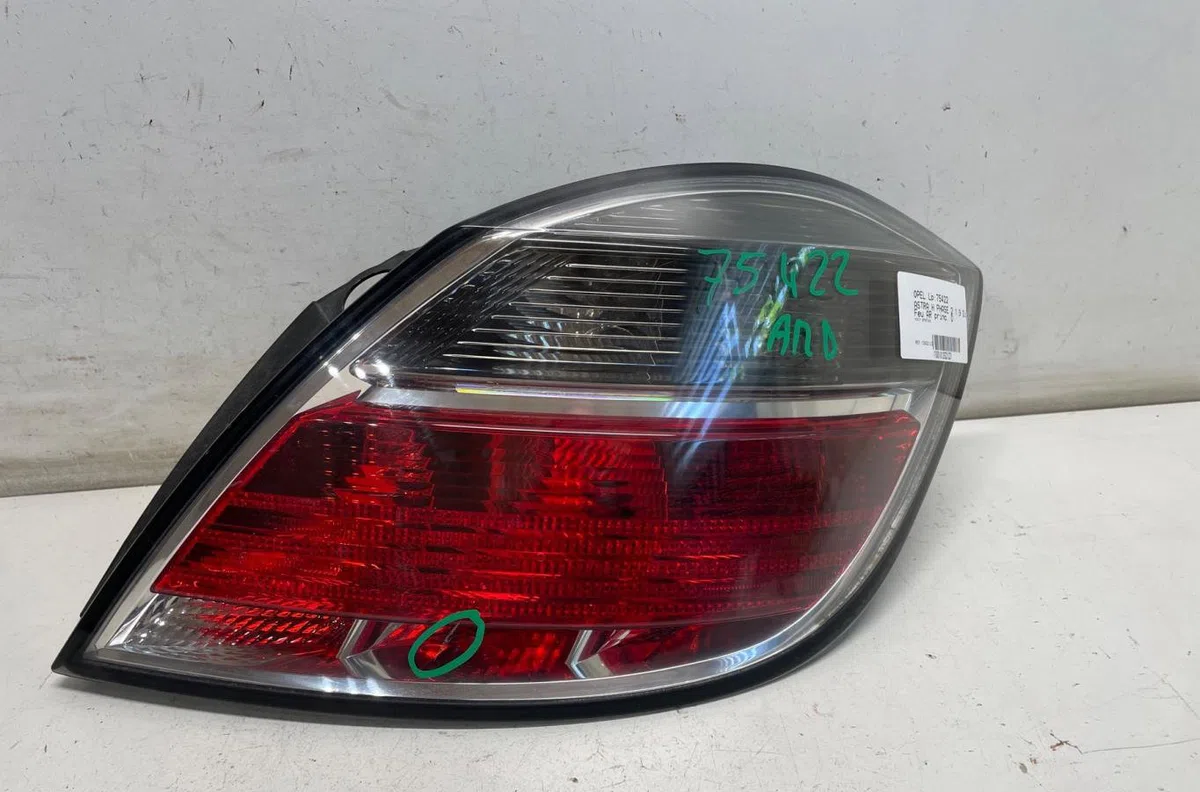 Feu arrière droit Opel ASTRA H (A04) 1.9 cdti (l48) (2004-2010) occasion