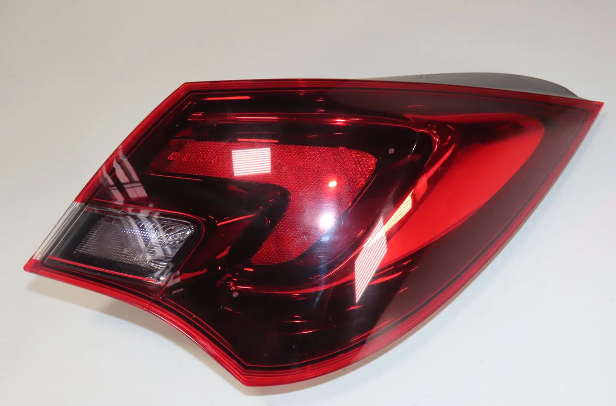 Feu arrière droit Opel ASTRA J GTC 2.0 (08) (2012) occasion