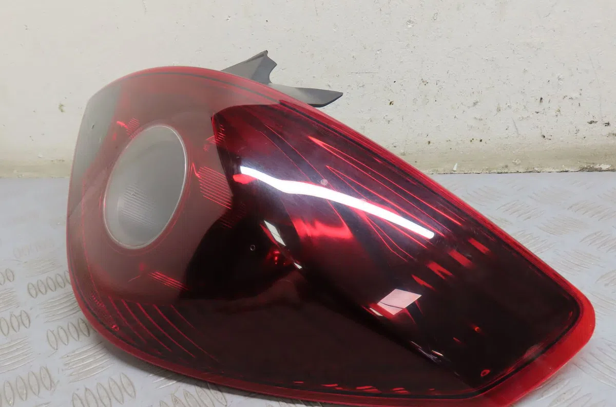 Feu arrière droit Opel CORSA D (S07) 1.2 (l08, l68) (2006-2014) 5 portes occasion