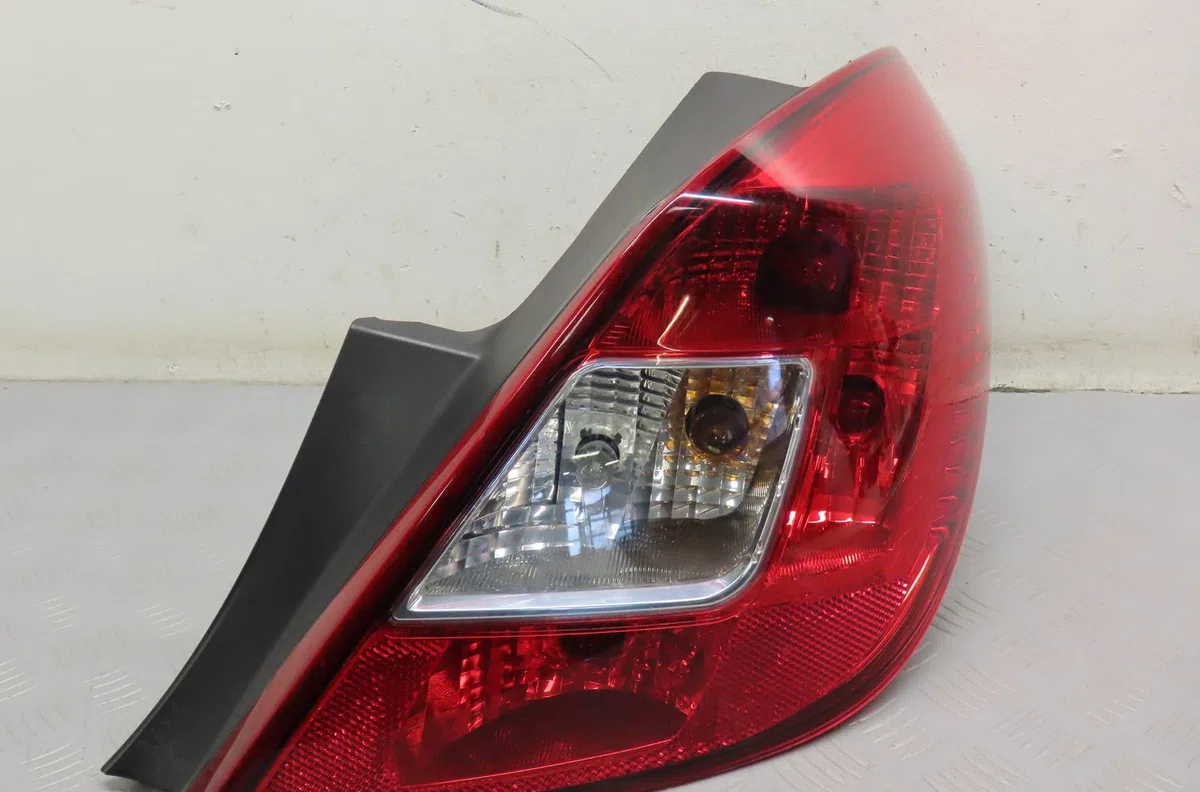 Feu arrière droit Opel CORSA D (S07) 1.3 cdti (l08, l68) (2006-2014) 5 portes occasion
