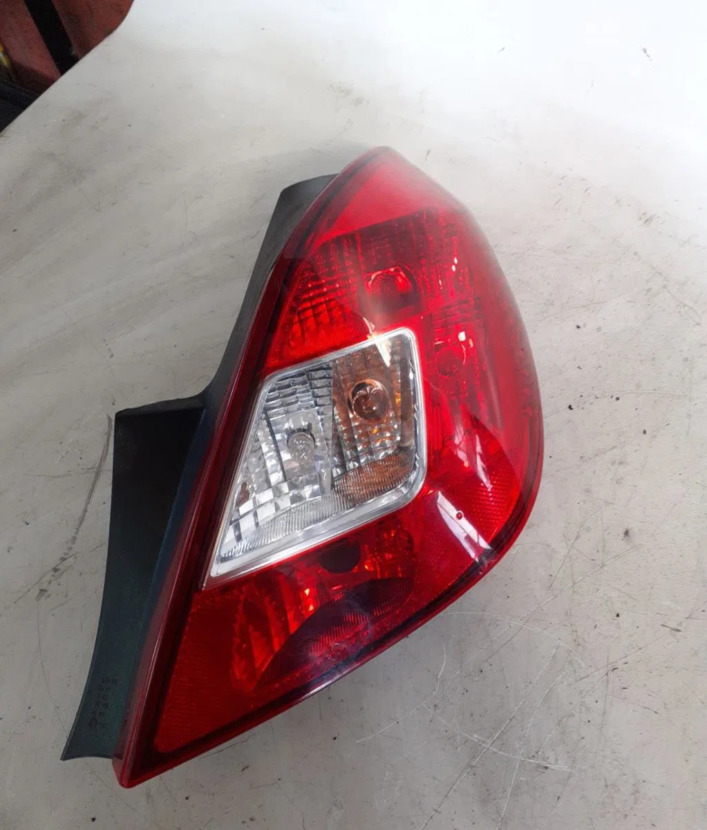 Feu arrière droit Opel CORSA D (S07) 1.4 (l08, l68) (2006-2014) 3 portes occasion