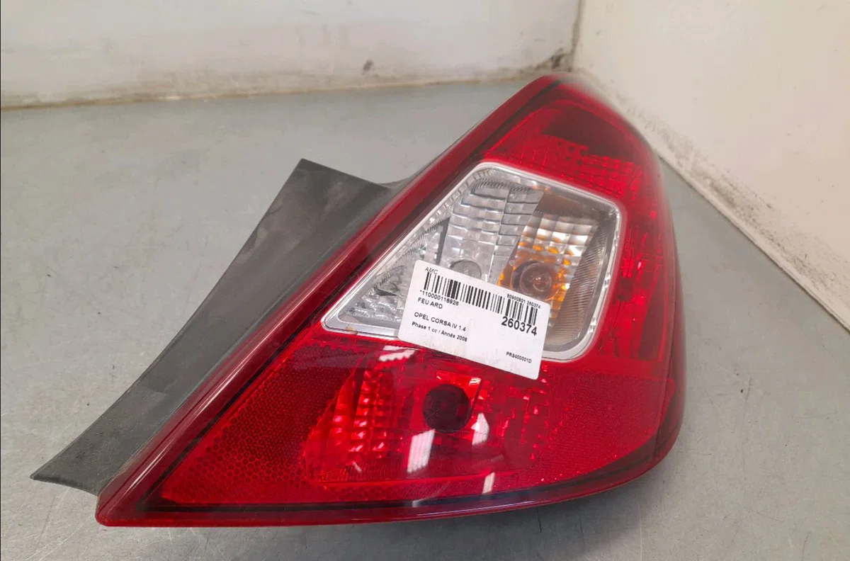 Feu arrière droit Opel CORSA D (S07) 1.4 (l08, l68) (2006-2014) occasion