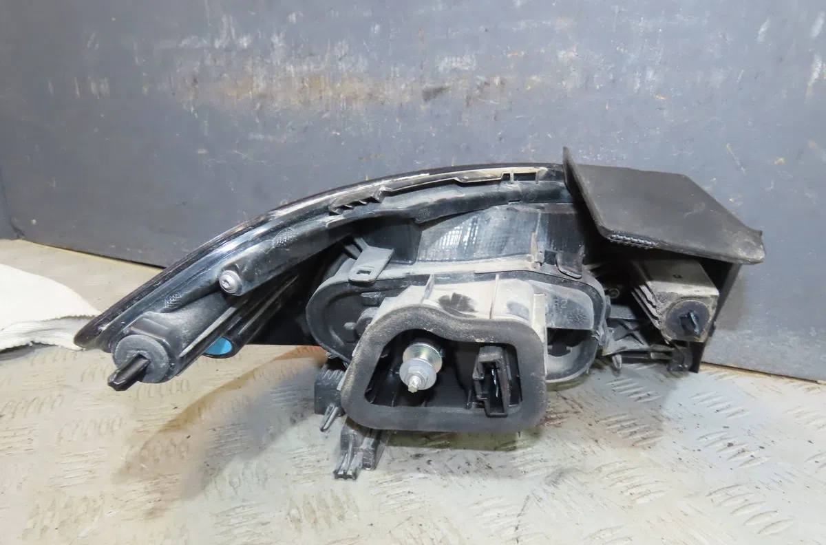 Feu arrière droit Opel CORSA F 1.2 (68) (2019) occasion