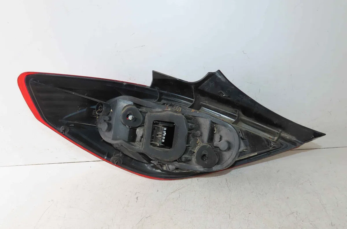 Feu arrière droit OPEL CORSA IV occasion