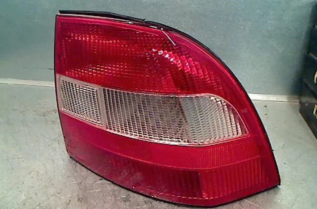 Feu arrière droit OPEL VECTRA 1997 occasion
