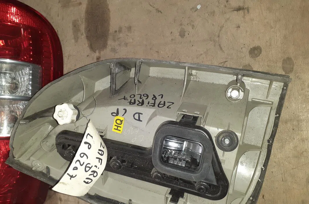 Feu arrière droit Opel ZAFIRA A Monospace (T98) 1.6 16v (f75) (1999-2005) occasion
