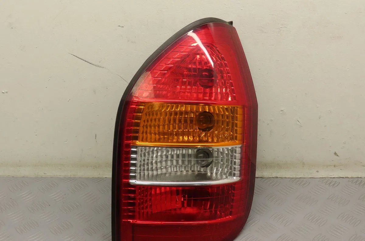 Feu arrière droit Opel ZAFIRA A Monospace (T98) 1.8 16v (f75) (1999-2000) occasion