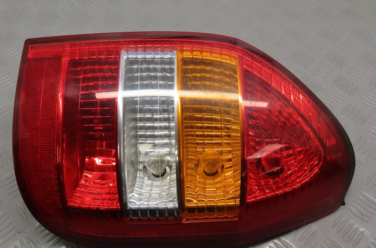 Feu arrière droit Opel ZAFIRA A Monospace (T98) 1.8 16v (f75) (1999-2000) occasion