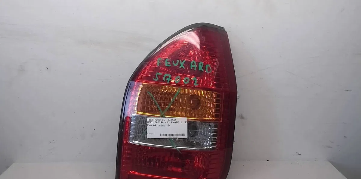 Feu arrière droit Opel ZAFIRA A Monospace (T98) 2.2 dti 16v (f75) (2002-2005) 5 portes occasion