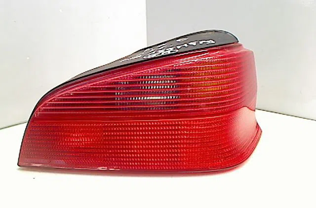 Feu arrière droit PEUGEOT 106 1.0i occasion
