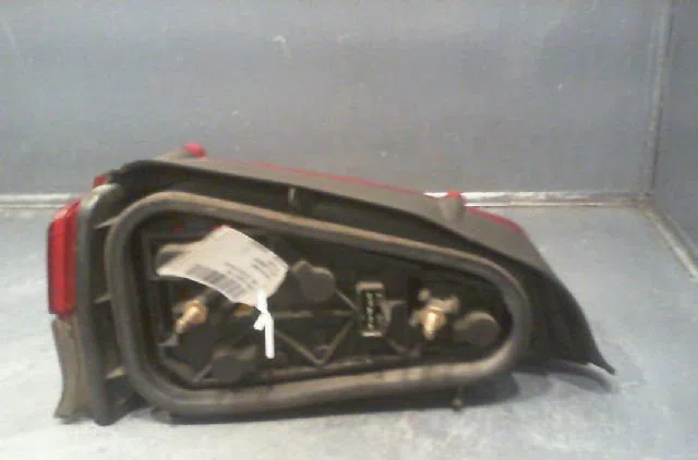 Feu arrière droit PEUGEOT 106 1994 occasion