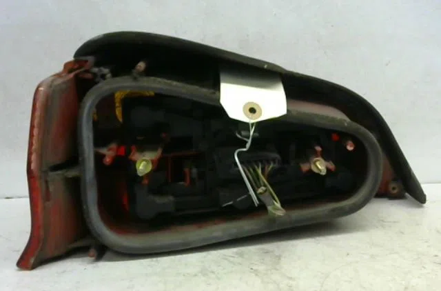 Feu arrière droit Peugeot 106 I (1A, 1C) 1.0 (1991-1996) occasion