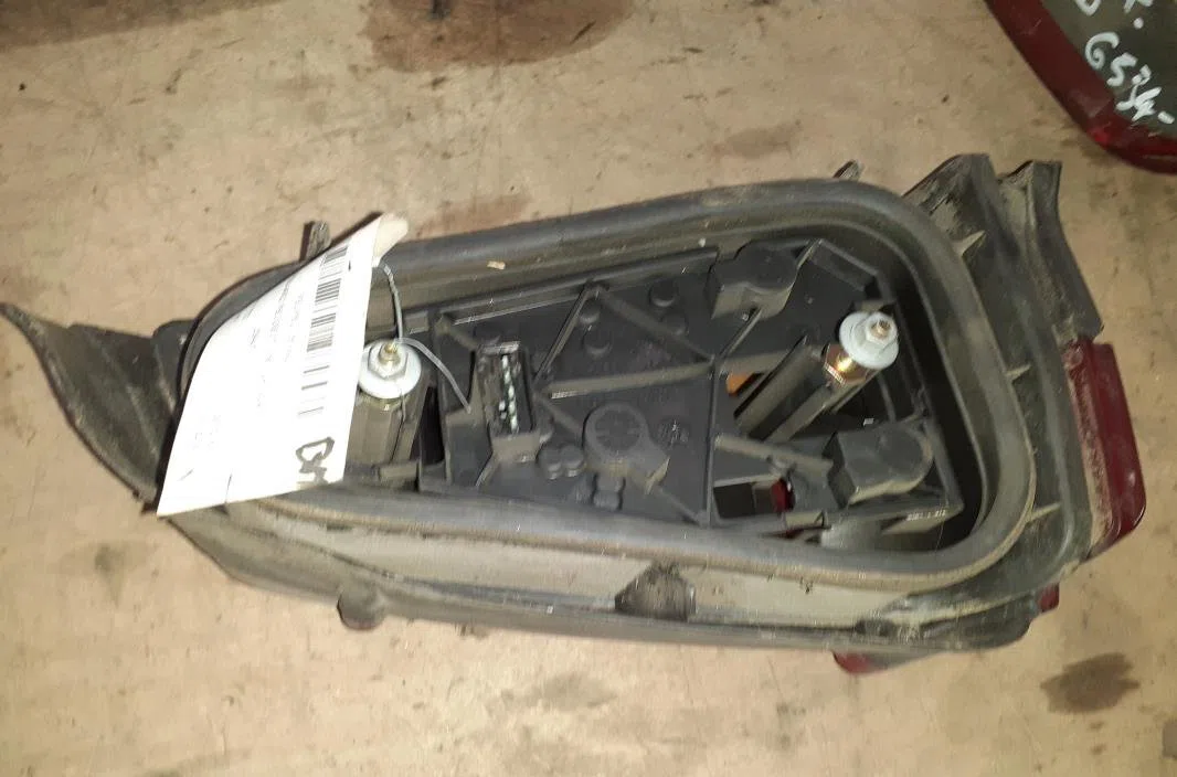 Feu arrière droit Peugeot 106 I (1A, 1C) 1.0 (1991-1996) occasion