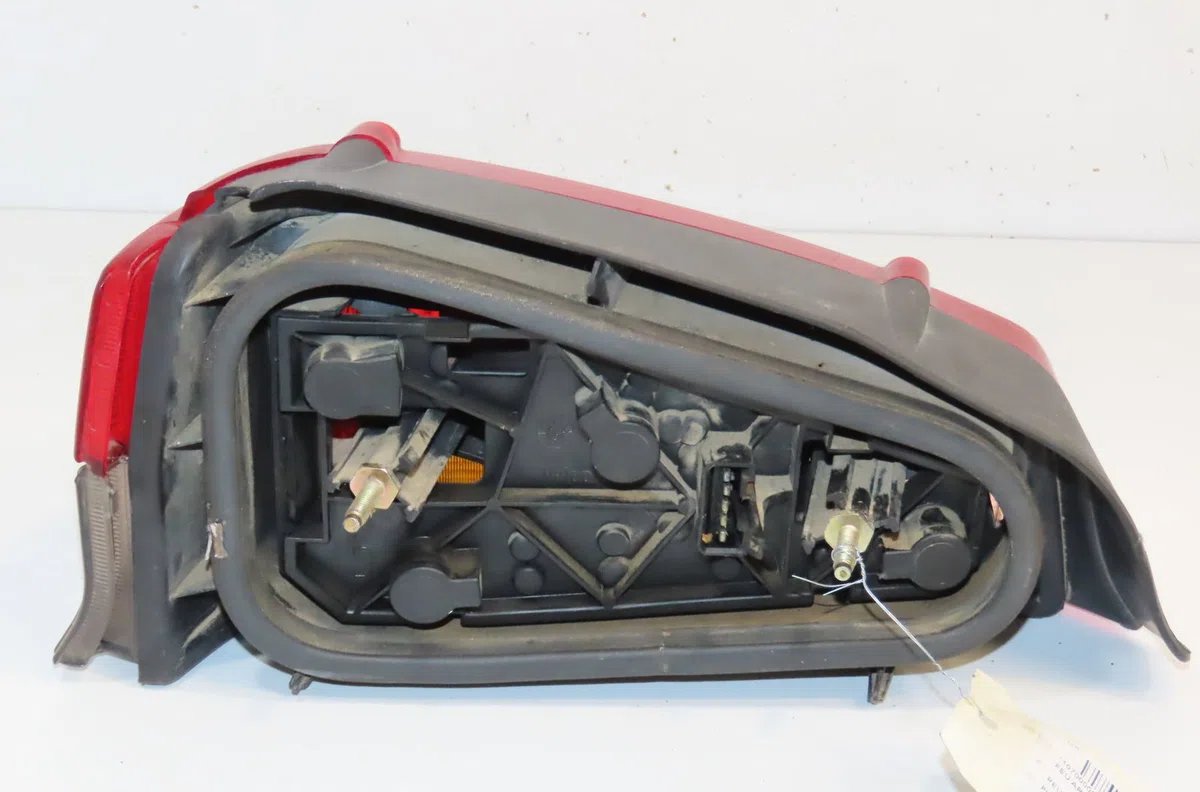 Feu arrière droit Peugeot 106 I (1A, 1C) 1.4 (1991-1996) occasion