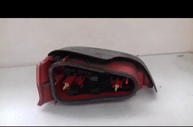Feu arrière droit Peugeot 106 II (1A_, 1C_) 1.1 i (1996-2004) occasion