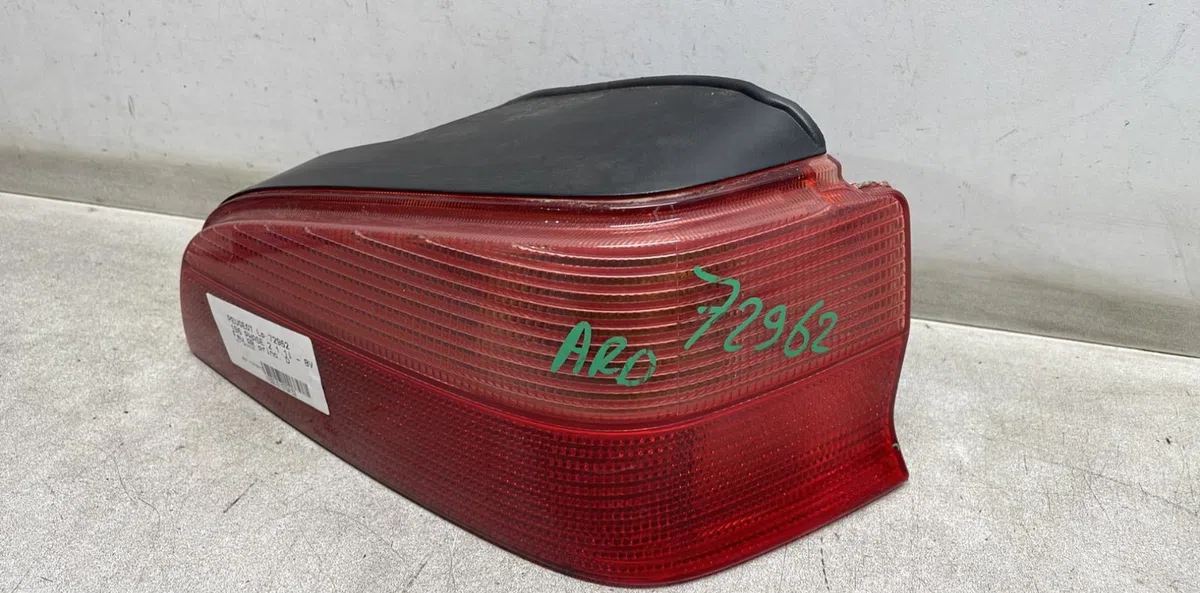 Feu arrière droit Peugeot 106 II (1A_, 1C_) 1.1 i (1996-2004) occasion