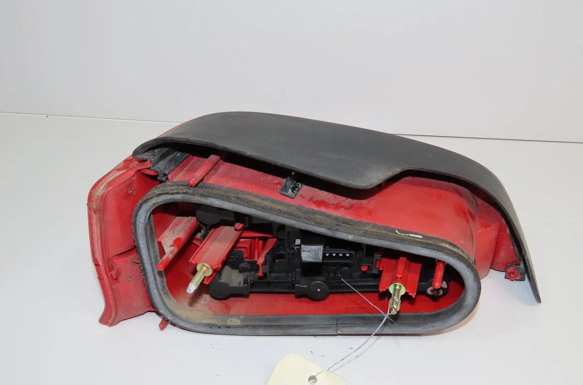 Feu arrière droit Peugeot 106 II (1A_, 1C_) 1.5 d (1998-2004) 3 portes occasion