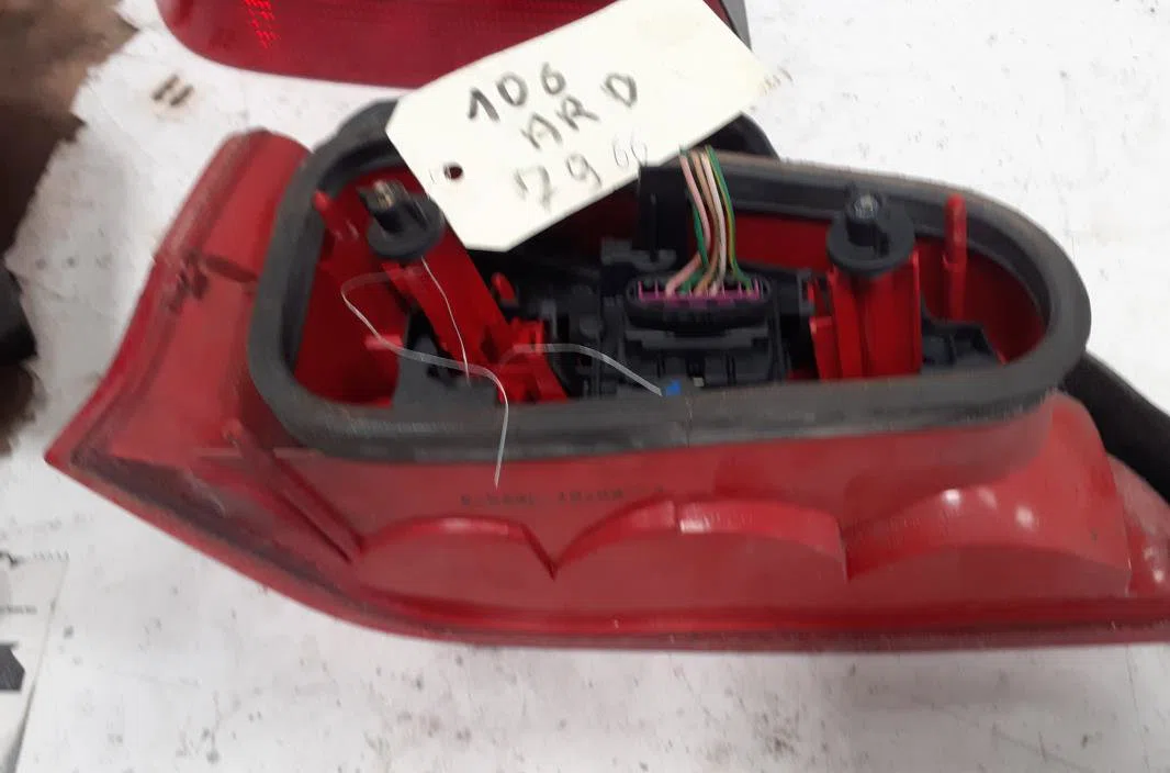 Feu arrière droit PEUGEOT 106 PHASE 2 occasion