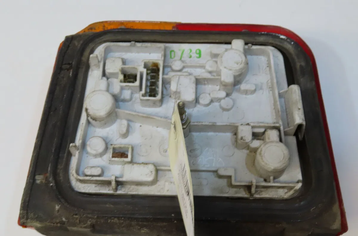 Feu arrière droit Peugeot 205 II (20A-C) 1.7 diesel (1987-1998) occasion