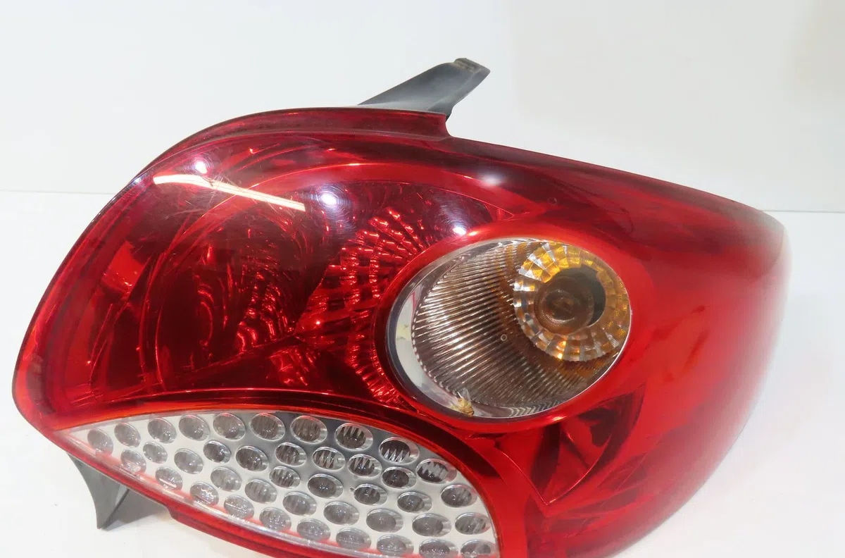 Feu arrière droit Peugeot 206 (2L_, 2M_) 1.1 (2009-2013) occasion