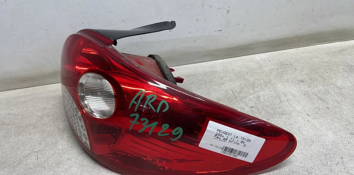 Feu arrière droit Peugeot 206 (2L_, 2M_) 1.1 (2009-2013) occasion