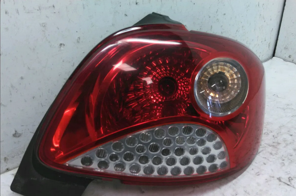 Feu arrière droit Peugeot 206 (2L_, 2M_) 1.4 i (2lkfwa, 2mkfwa) (2009-2013) 3 portes occasion