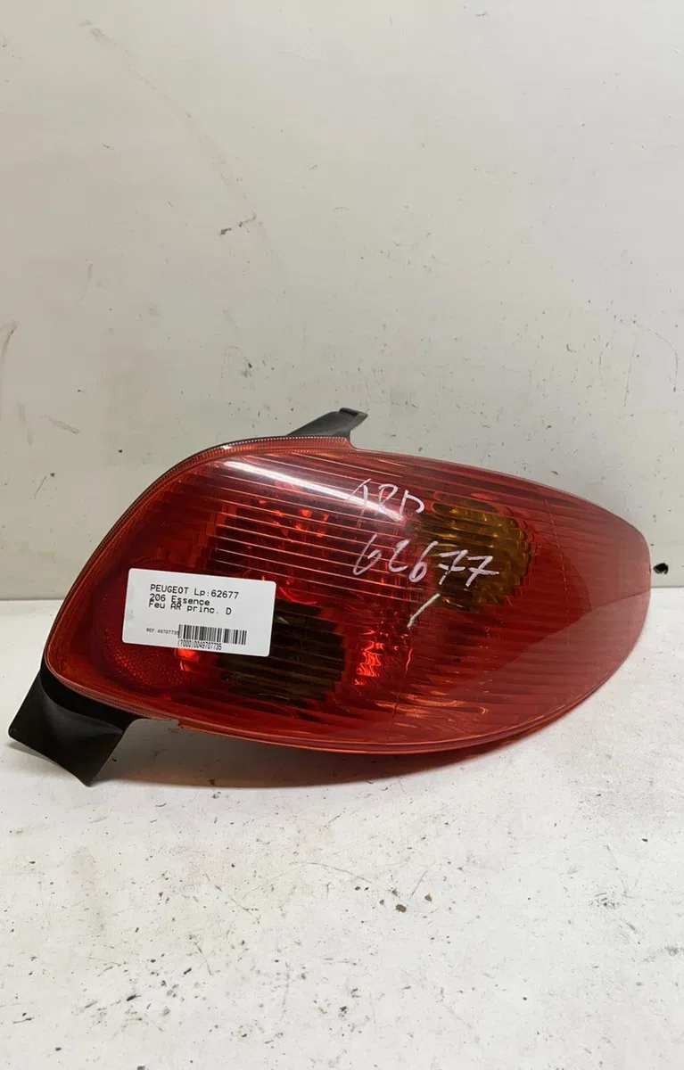 Feu arrière droit Peugeot 206 3-5 portes (2A-C) 1.6 16v (2000-2009) 3 portes occasion