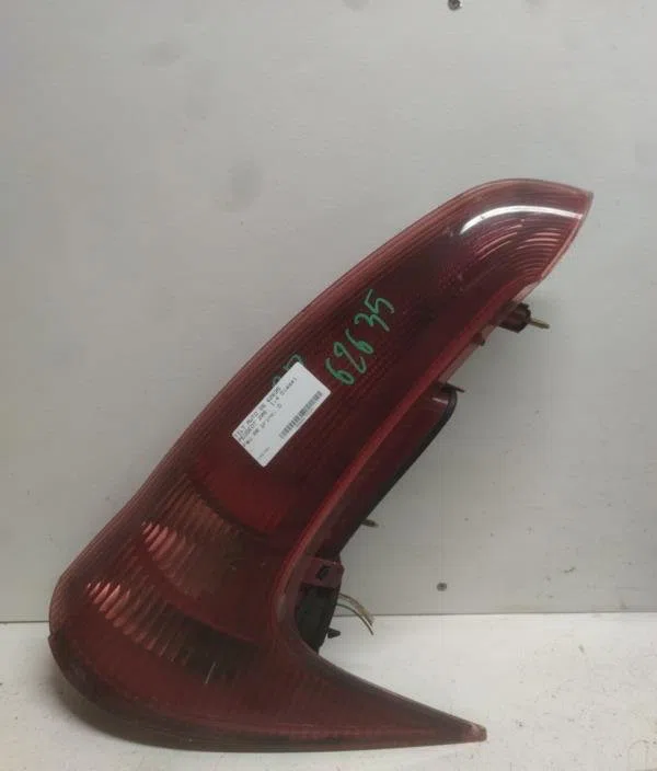 Feu arrière droit Peugeot 206 SW (2E-K) 1.4 hdi (2002-2007) 5 portes occasion