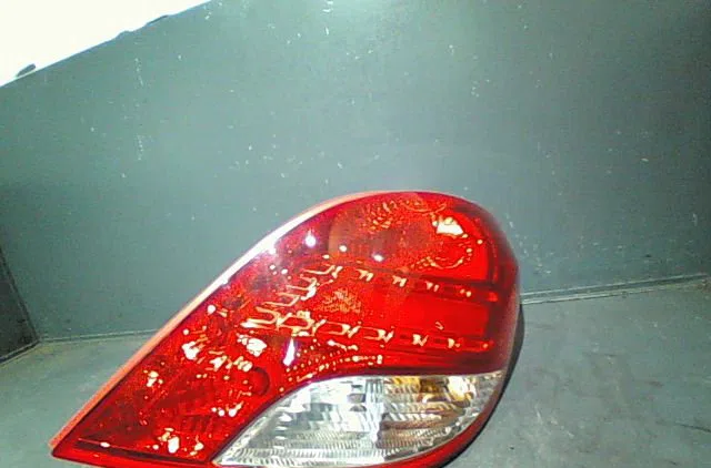 Feu arrière droit Peugeot 207-207 (WA_, WC_) 1.6 hdi (2006-2013) 5 portes occasion
