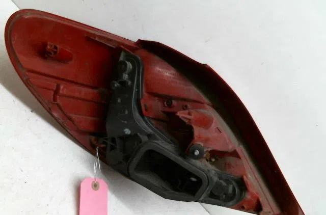 Feu arrière droit Peugeot 207-207 (WA_, WC_) 1.6 hdi (2006-2013) 5 portes occasion