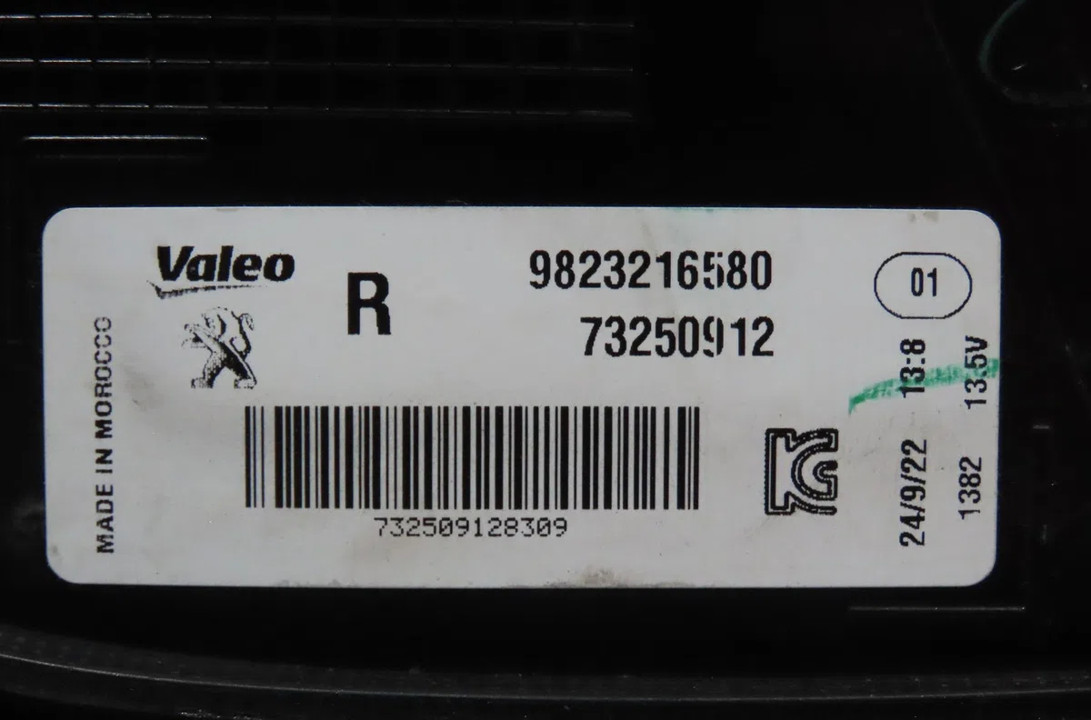 Feu arrière droit Peugeot 208 II (UB_, UP_, UW_, UJ_) 1.2 puretech 100 (2019) 5 portes occasion