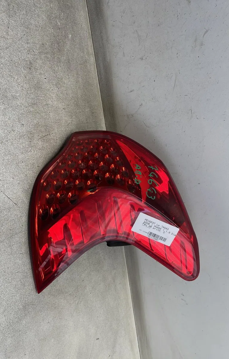 Feu arrière droit Peugeot 3008 Monospace (0U_) 1.6 hdi (2009-2016) 5 portes occasion