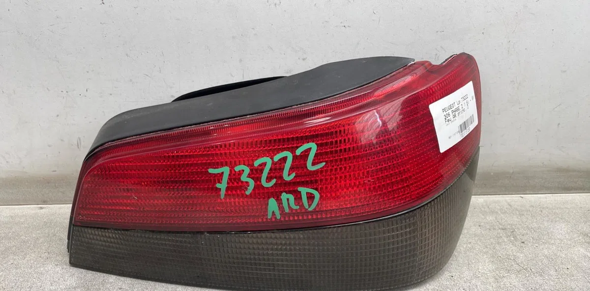 Feu arrière droit Peugeot 306 3-5 portes (7A, 7C, N3, N5) 1.6 (1993-2000) occasion