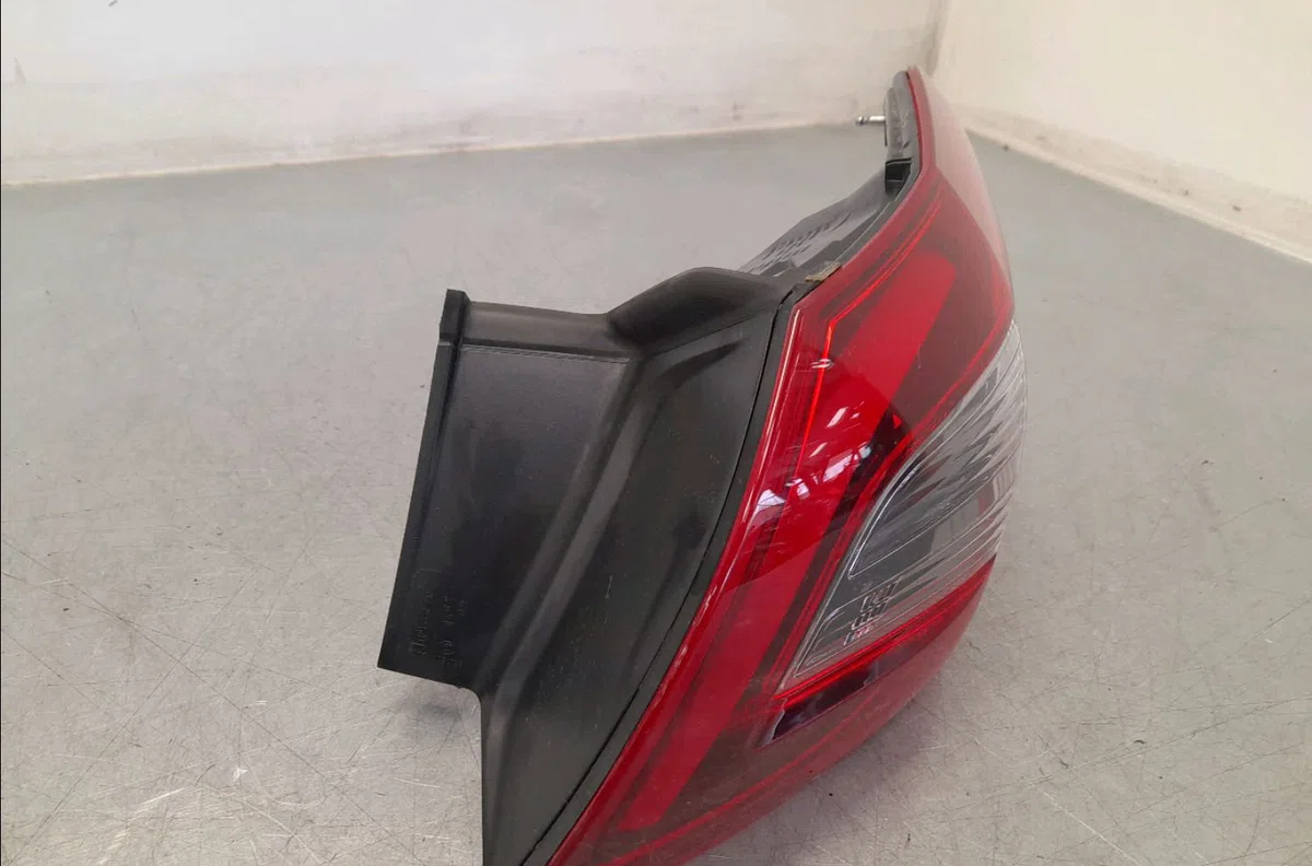 Feu arrière droit Peugeot 308 II (LB_, LP_, LW_, LH_, L3_) 1.2 thp 110 (2013-2021) occasion