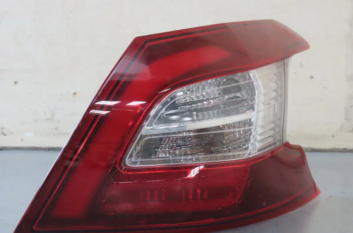 Feu arrière droit Peugeot 308 II (LB_, LP_, LW_, LH_, L3_) 1.6 hdi (2013-2021) occasion