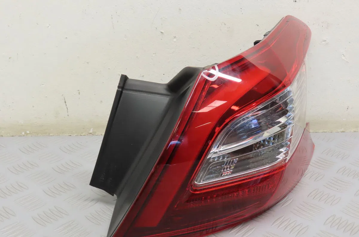 Feu arrière droit Peugeot 308 II (LB_, LP_, LW_, LH_, L3_) 1.6 thp 125 (2013-2021) occasion