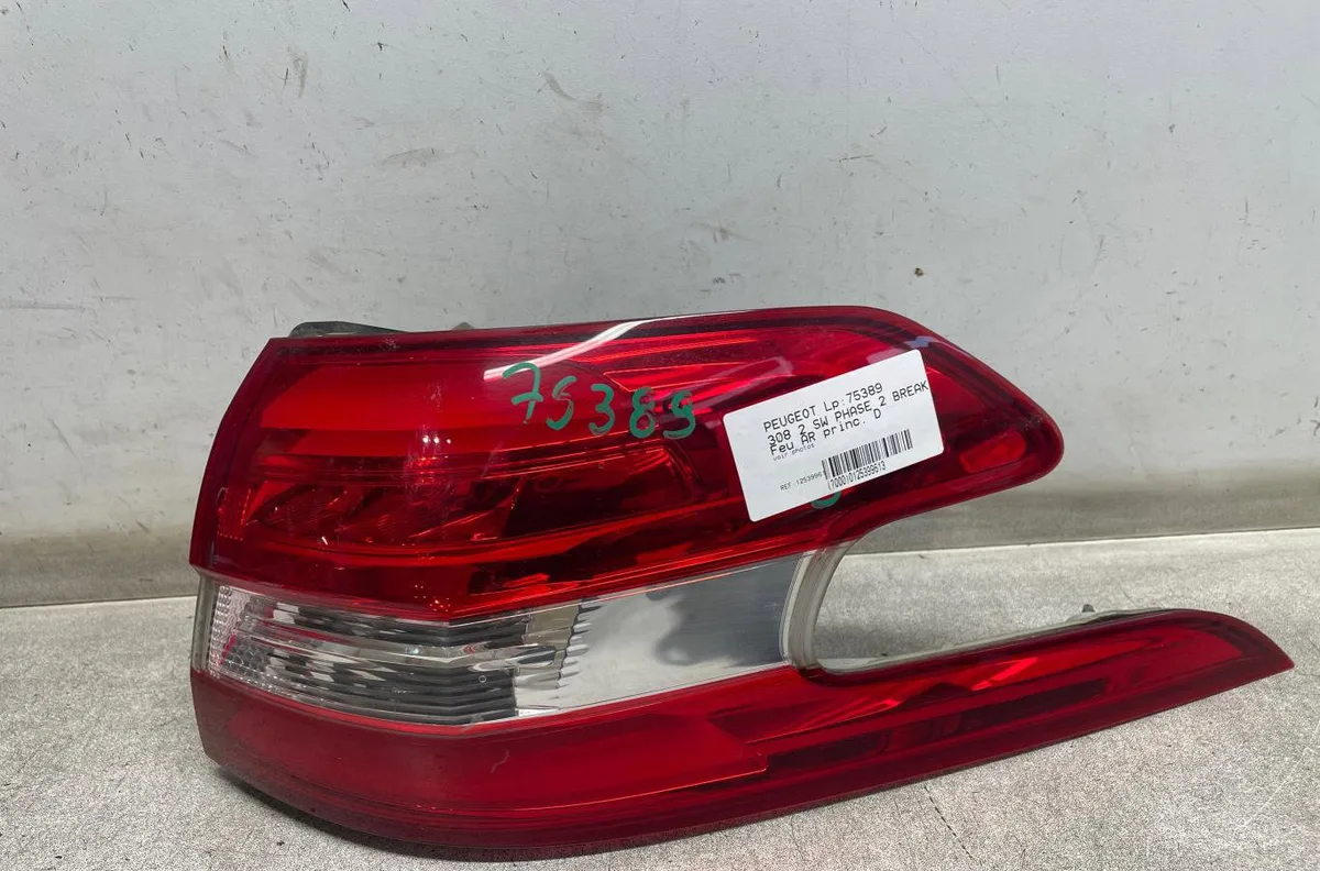 Feu arrière droit Peugeot 308 SW II (LC_, LJ_, LR_, LX_, L4_) 1.5 bluehdi 130 (2017-2021) occasion