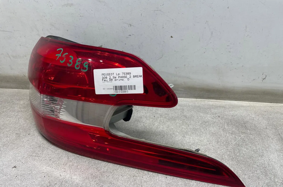 Feu arrière droit Peugeot 308 SW II (LC_, LJ_, LR_, LX_, L4_) 1.5 bluehdi 130 (2017-2021) occasion