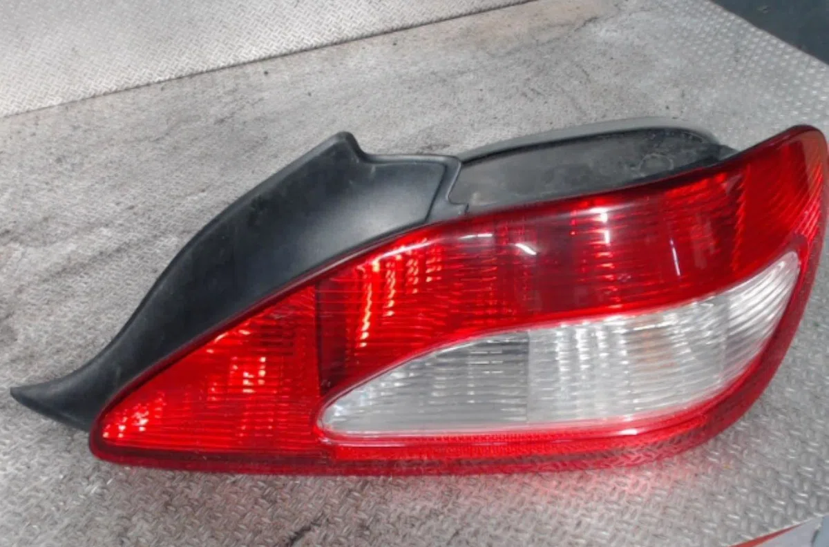 Feu arrière droit PEUGEOT 406  406 COUPE occasion