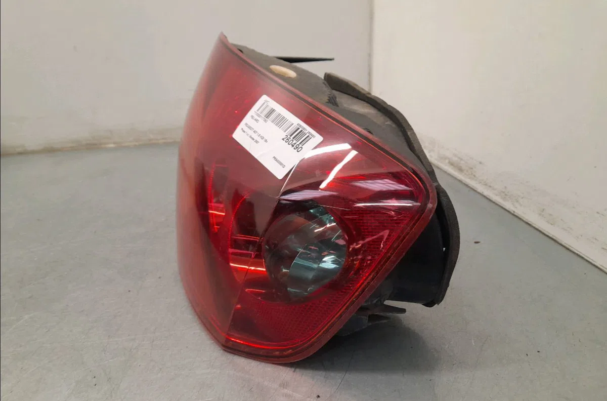 Feu arrière droit Peugeot 407 (6D_) 1.6 hdi 110 (6d9hzc, 6d9hyc) (2004-2010) occasion
