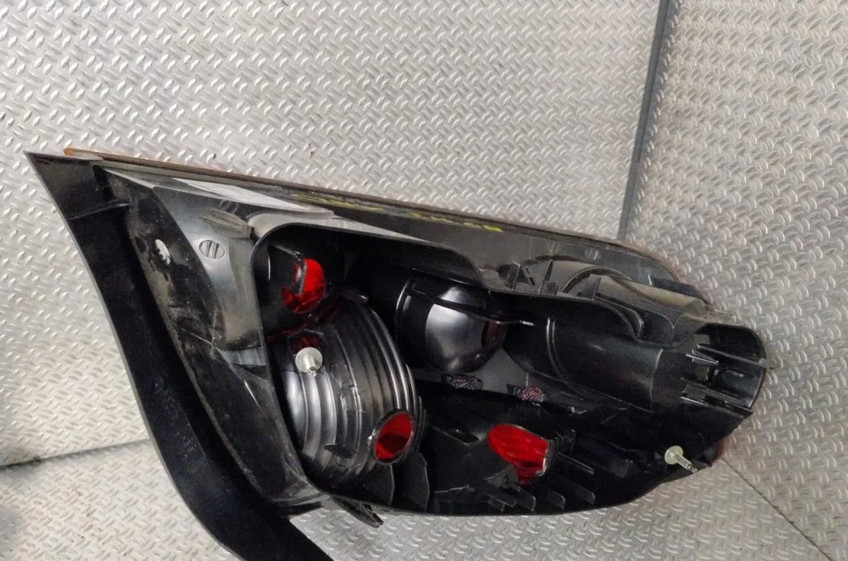 Feu arrière droit Peugeot 407 (6D_) 2.0 hdi 135 (6drhrh, 6drhre, 6drhrg, 6drhrj) (2004-2010) 4 portes occasion