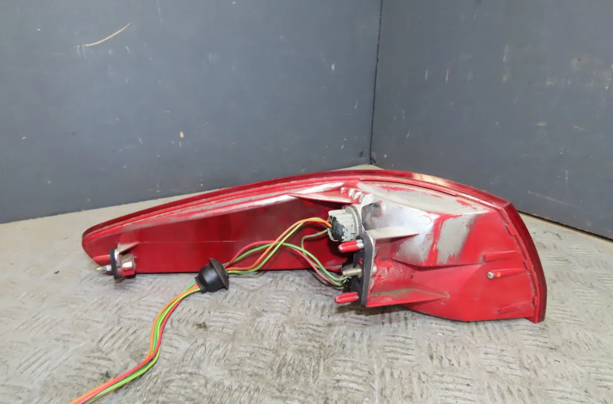 Feu arrière droit Peugeot 607 (9D, 9U) 2.7 hdi 24v (2004-2011) occasion