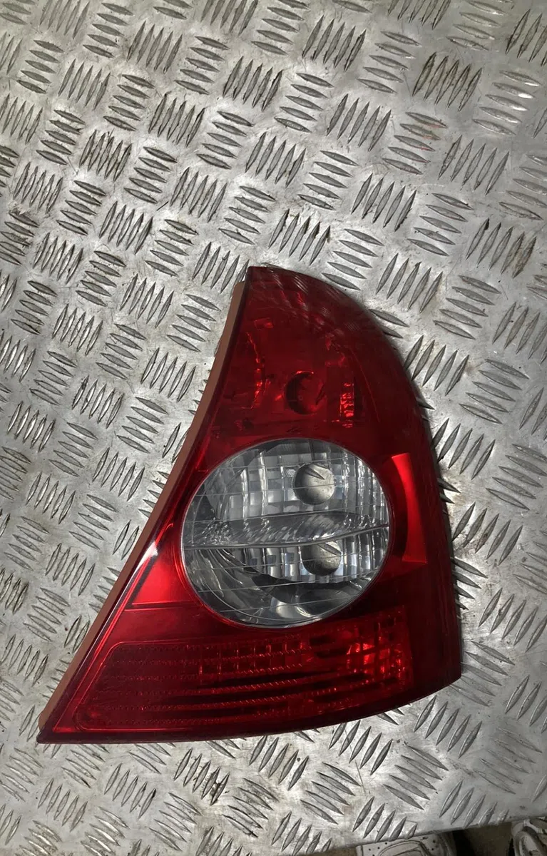 Feu arrière droit RENAULT CLIO 2 PHASE 2 occasion