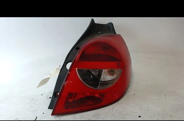 Feu arrière droit RENAULT CLIO 2005 occasion