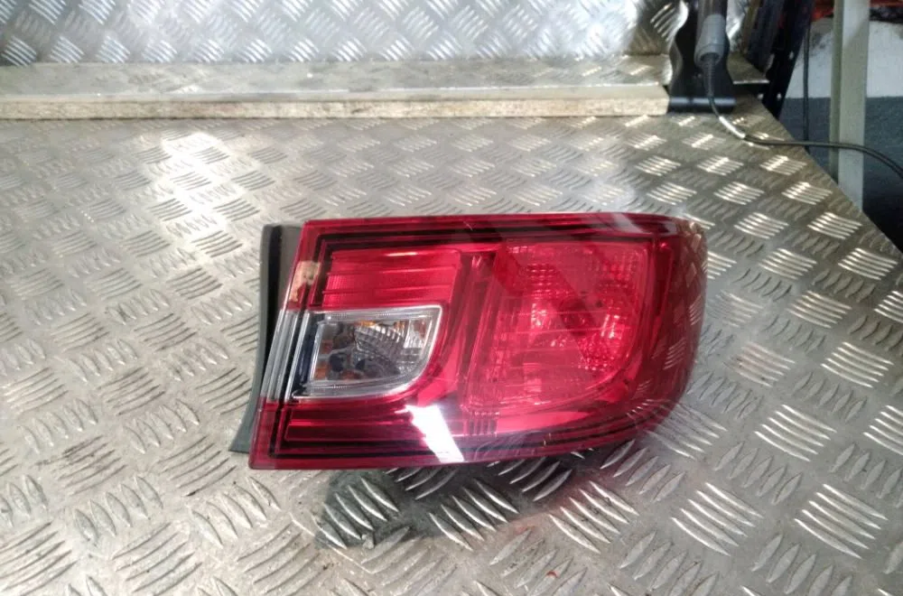 Feu arrière droit RENAULT CLIO 2019 occasion