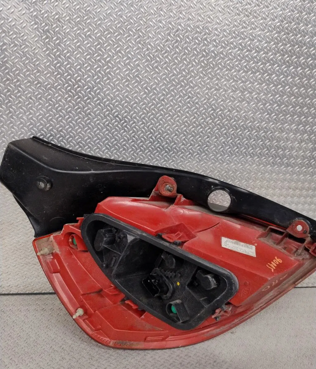 Feu arrière droit RENAULT CLIO 3  CLIO 3 PHASE 2 occasion