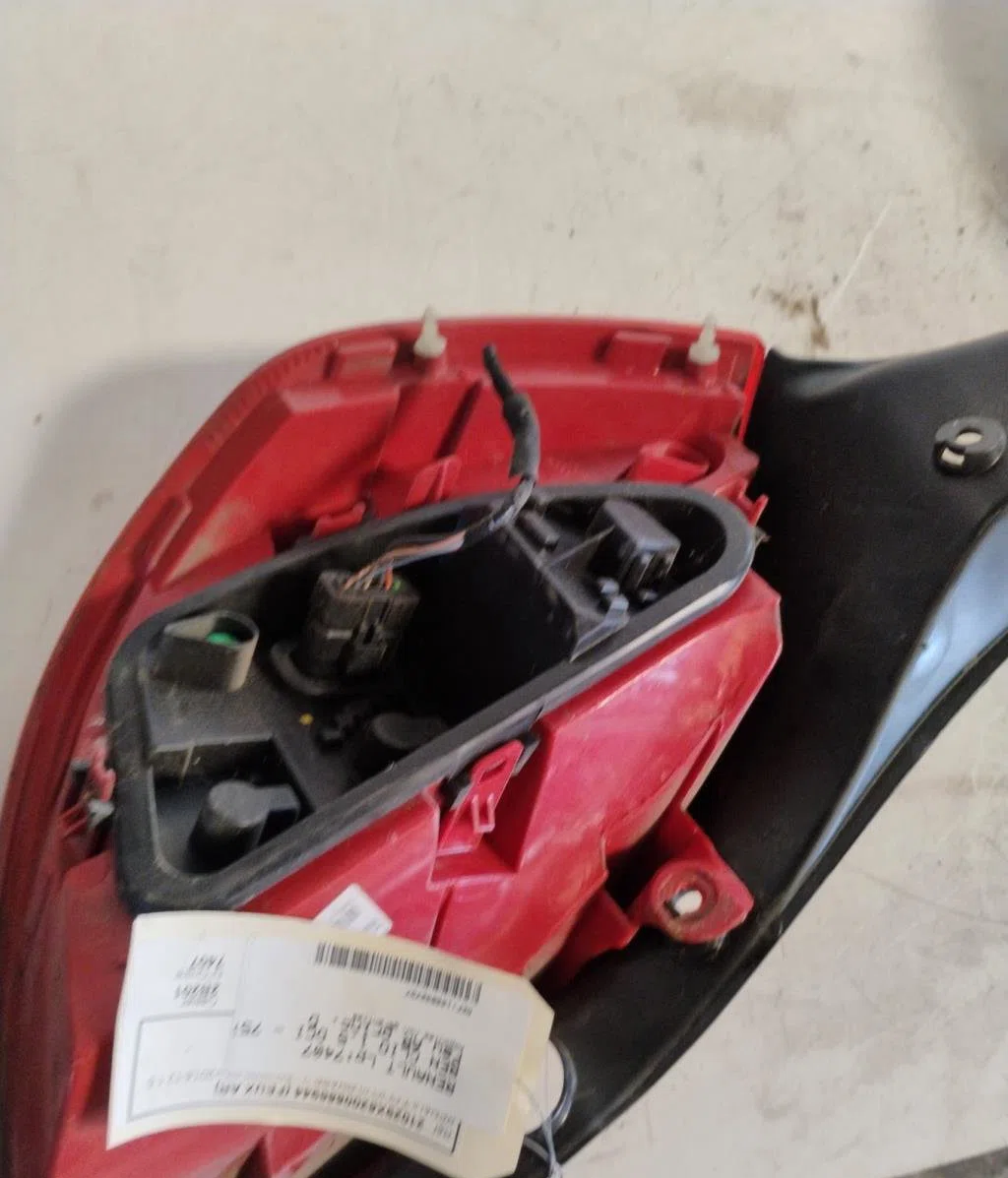 Feu arrière droit RENAULT CLIO 3 PHASE 2 occasion